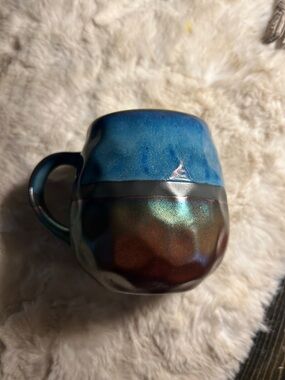 Roscher Stoneware Artisan Jumbo Coffee oil slick Mug Hammered Metallic Brz blue